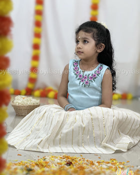 Vennilla - Hand Embroidered Ethnic Set