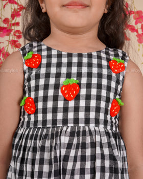 Strawberry Picnic – Gingham Cotton Dress