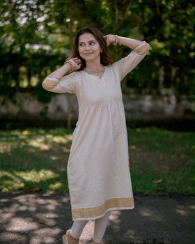 Onalpuri kurti back view showing hook closure